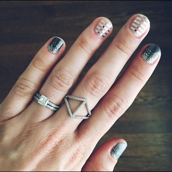 ๐
๐ผ3/$32๐
๐ผ Jamberry METALLIC SILVER STRIPE - Picture 14 of 16